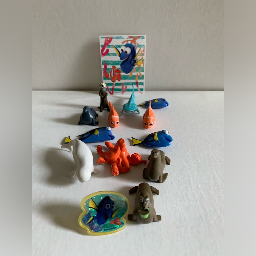 Disney Pixar Finding Dory Figure Set of 12 with Sticker and Ring